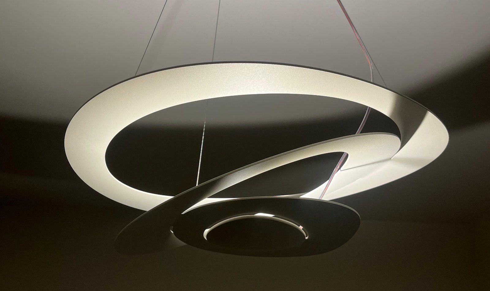 Corp de iluminat decorativ Artemide – Cluj-Napoca